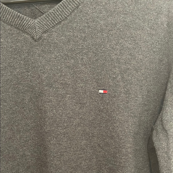 Tommy Hilfiger Men’s Dark Grey V-Neck Sweater Size M - Picture 4 of 5